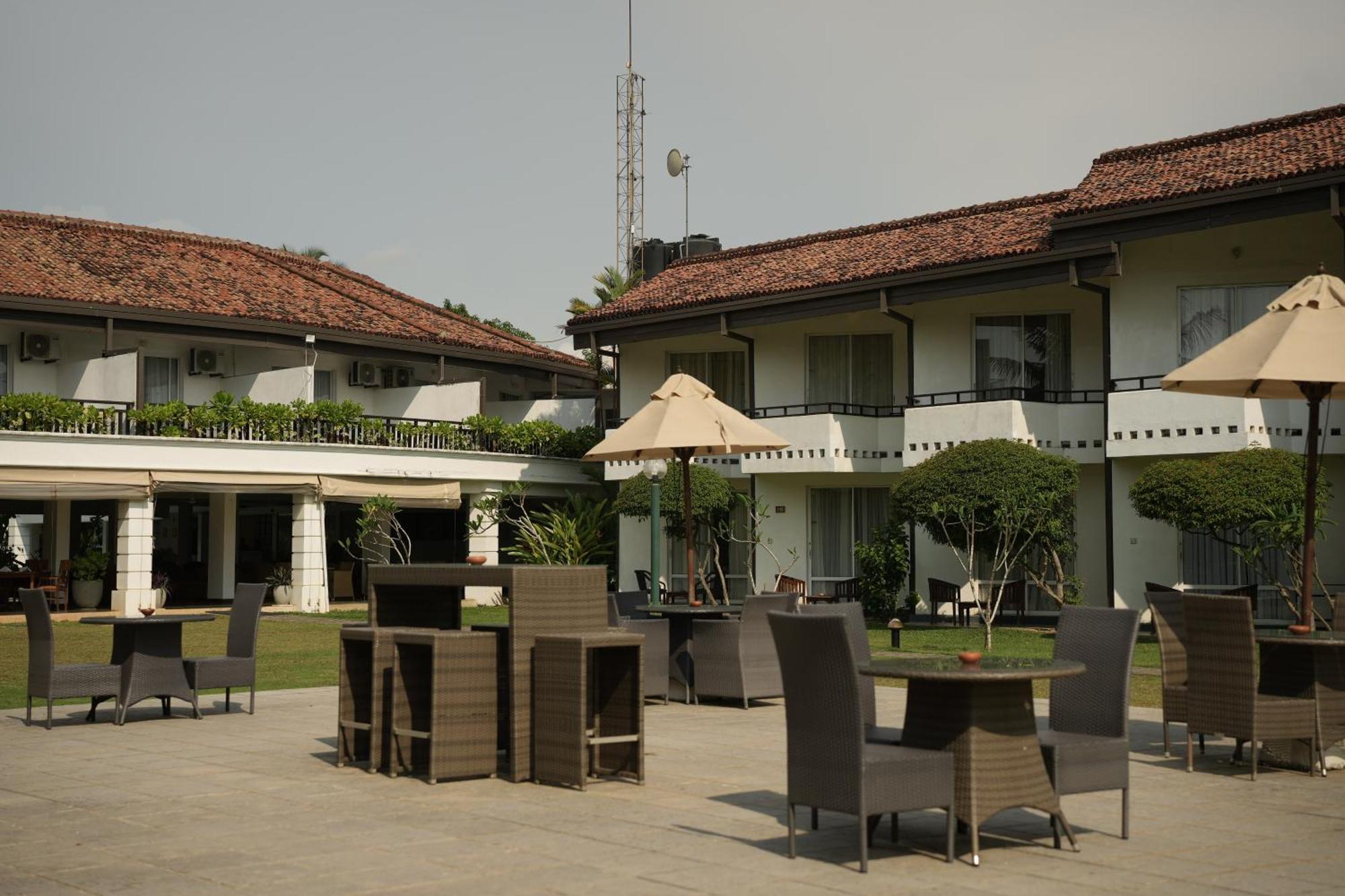 Hibiscus Beach Hotel & Villas Kalutara Exterior foto